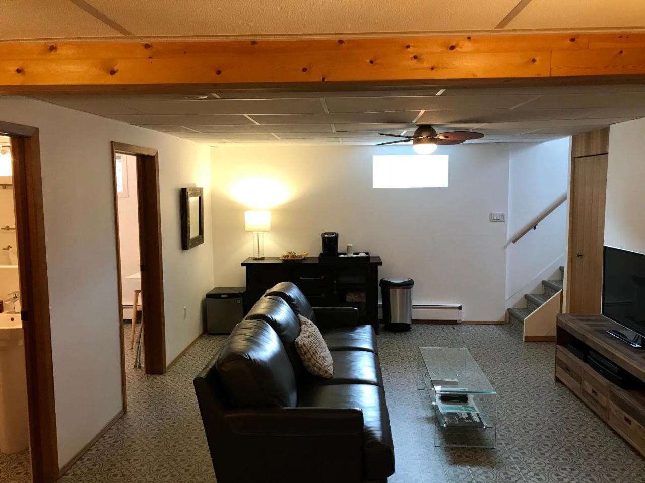 Our Cabin Bed & Breakfast Yellowknife Exterior photo
