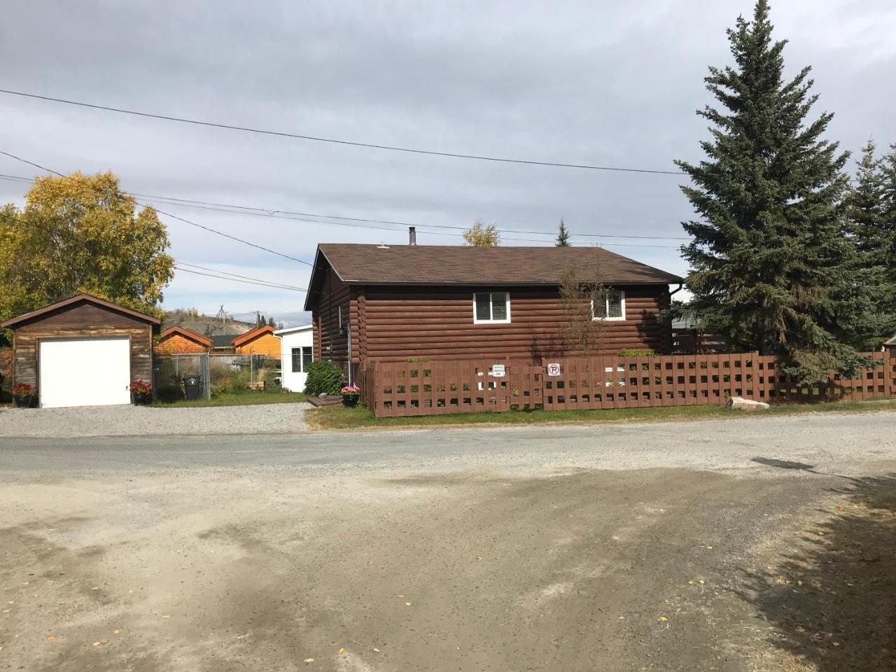 Our Cabin Bed & Breakfast Yellowknife Exterior photo
