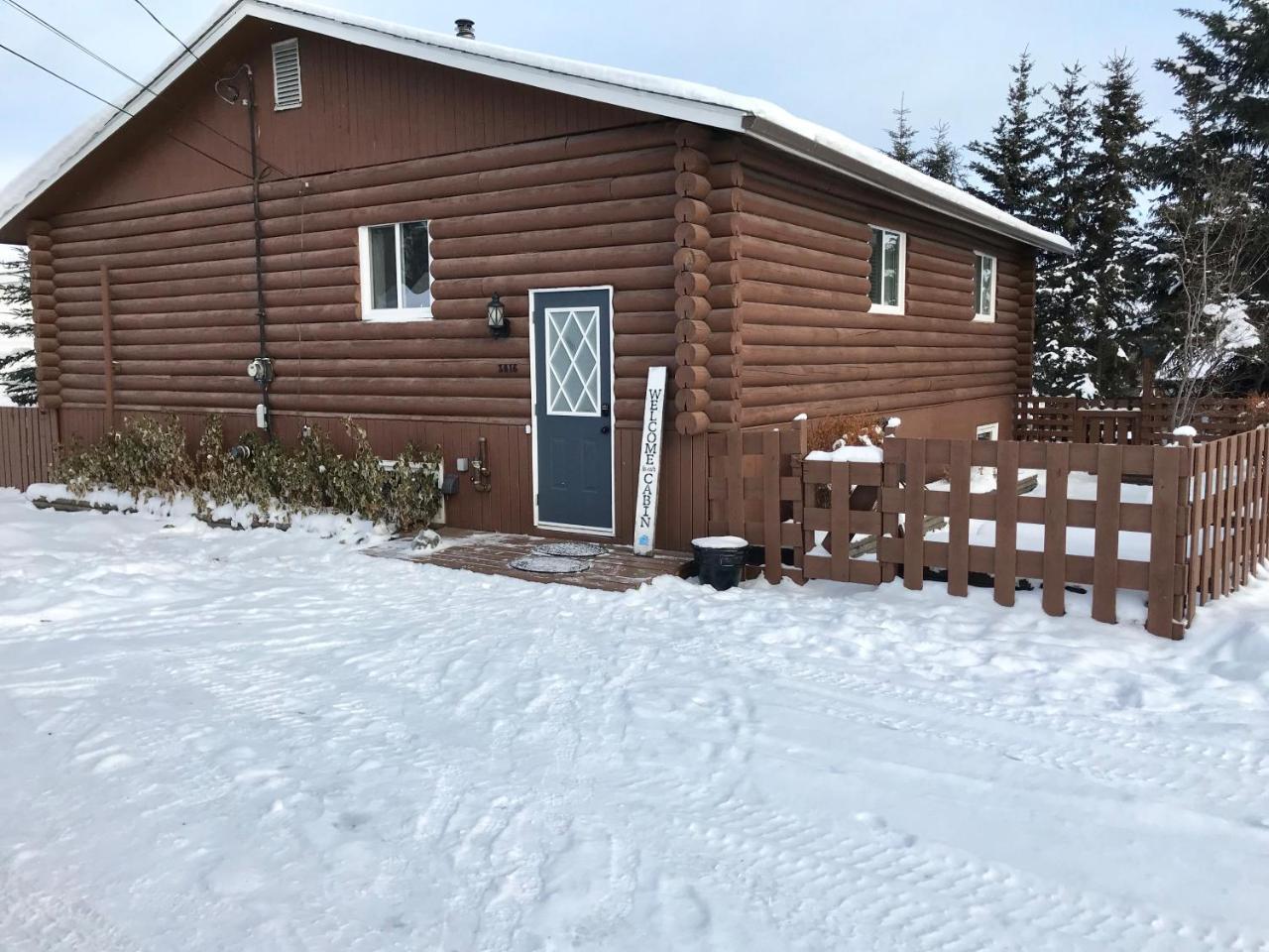 Our Cabin Bed & Breakfast Yellowknife Exterior photo