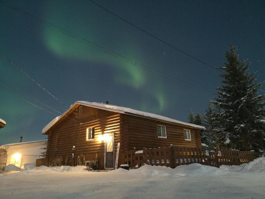 Our Cabin Bed & Breakfast Yellowknife Exterior photo